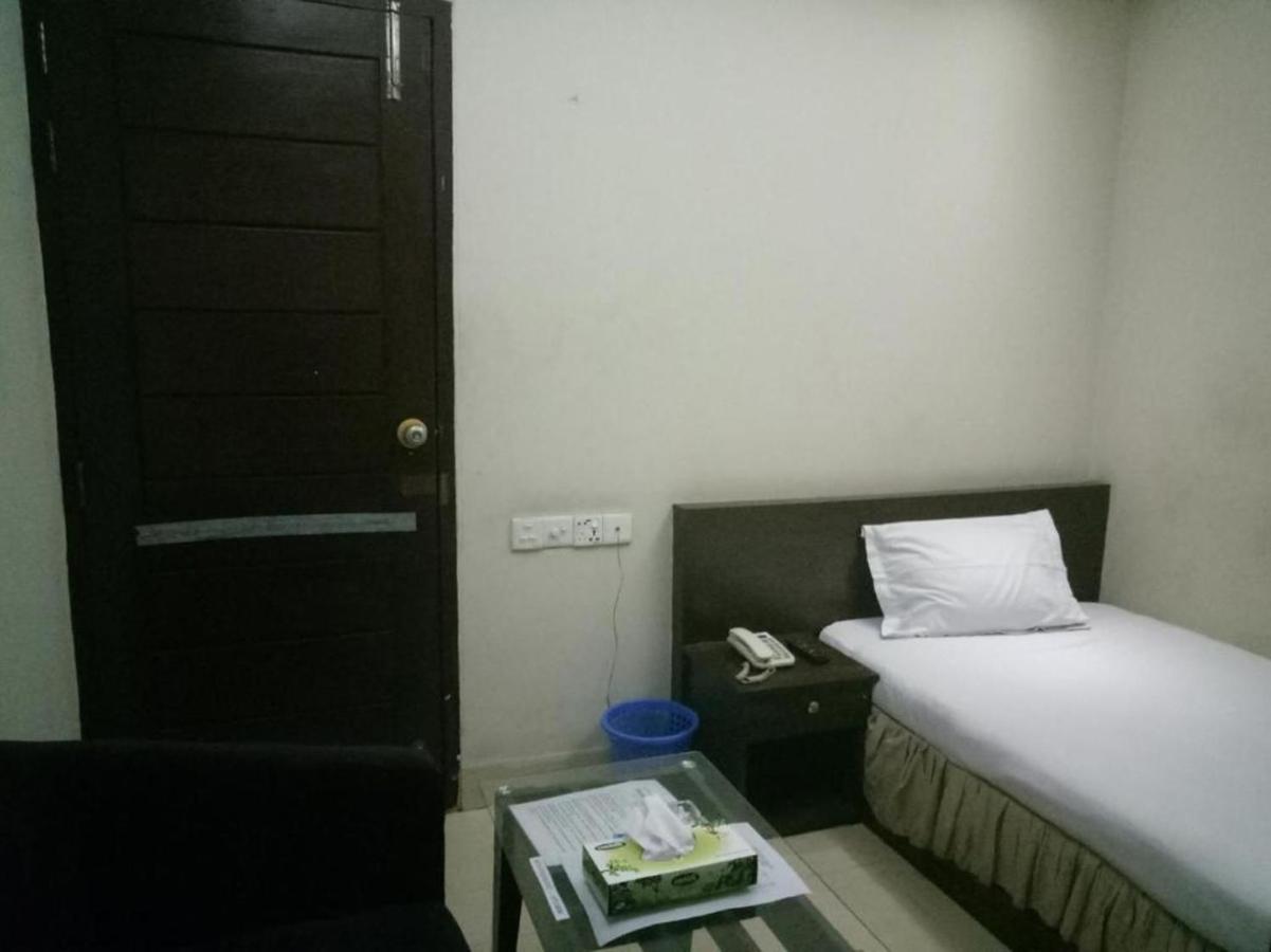 Hotel Royal Living Hotel & Suites Chittagong Exteriör bild